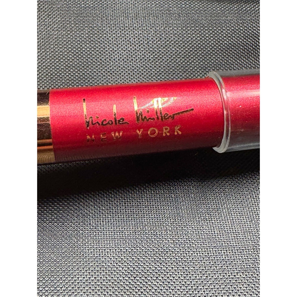 Nicole Miller New York Eye Crayon Shimmer Finish Red Shade